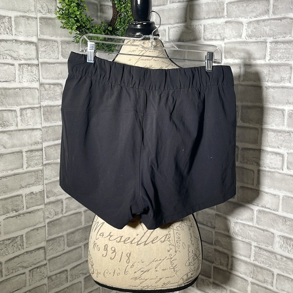 Lululemon shorts - Picture 3 of 6